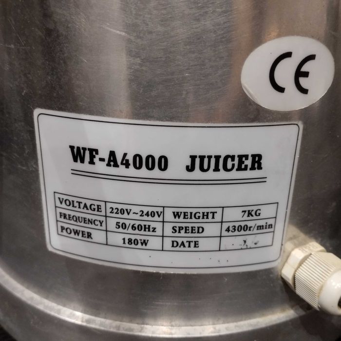 Соковитискач, соковыжималка профессиональная Juicer WF-A4000