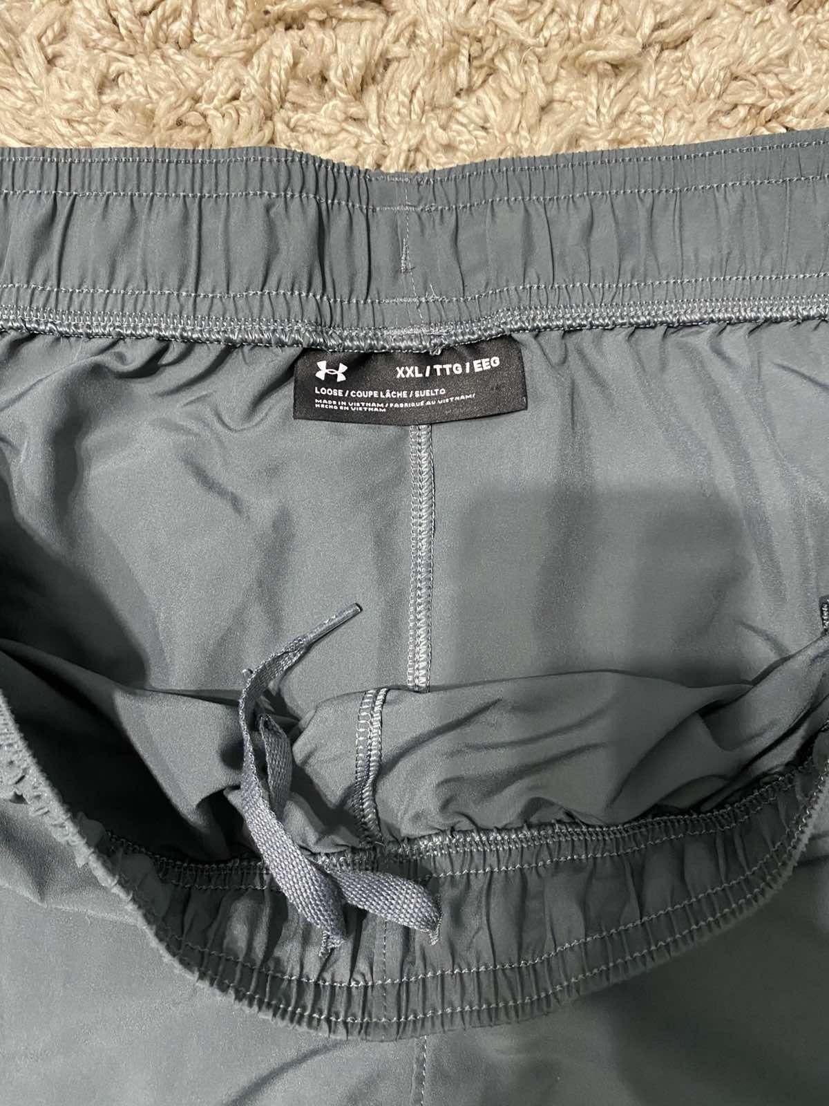 Нейлонові шорти Under Armour.

Легкі, гарно продуваємі та вентильовані
