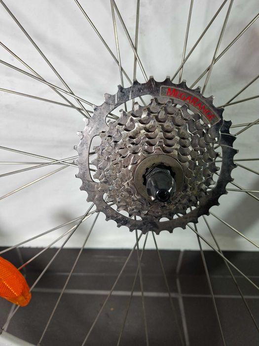 Komplet kół 28 cali shimano stx Qr szybkozamykacz 8rzędowy srebrne