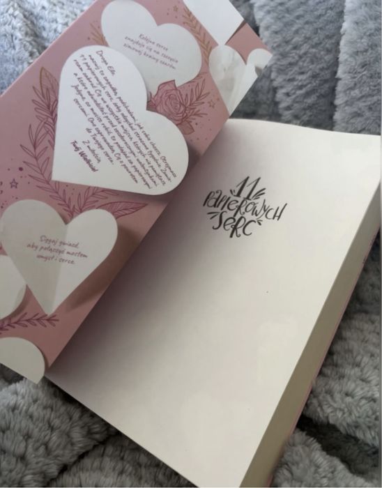 książka „11 papierowych serc” Kalsey Hartwell