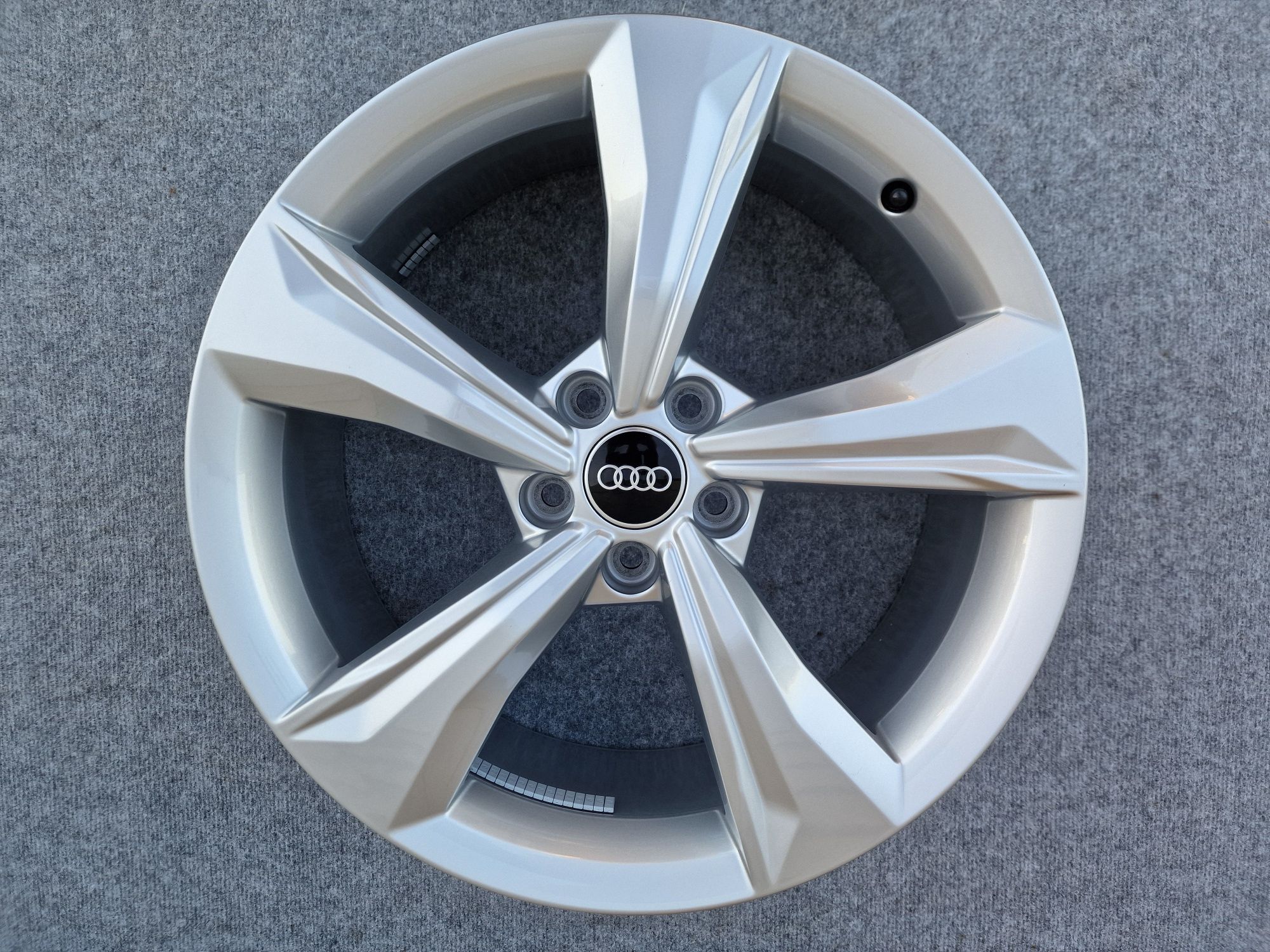Felgi Aluminiowe 19' 5x112 AUDI A3 A4 A6 A5 A6 A7 A8 Q2 Q3 Q4 Q5