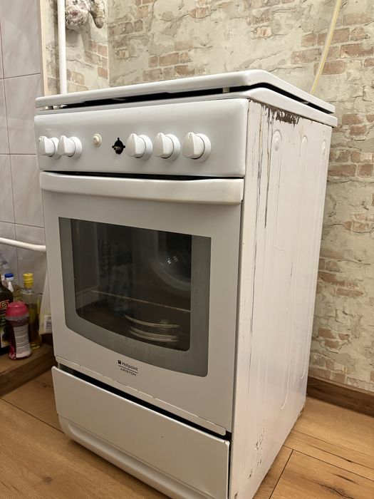 Продам газову плиту б/в Ariston