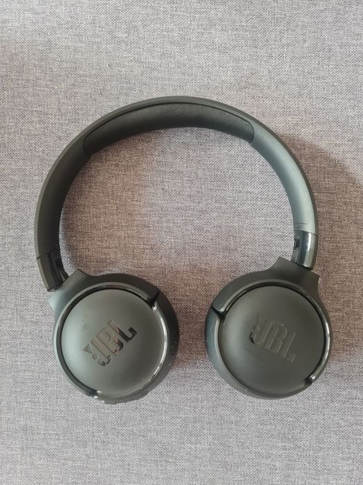 JBL Tune 520BT - bezprzewodowe słuchawki nauszne