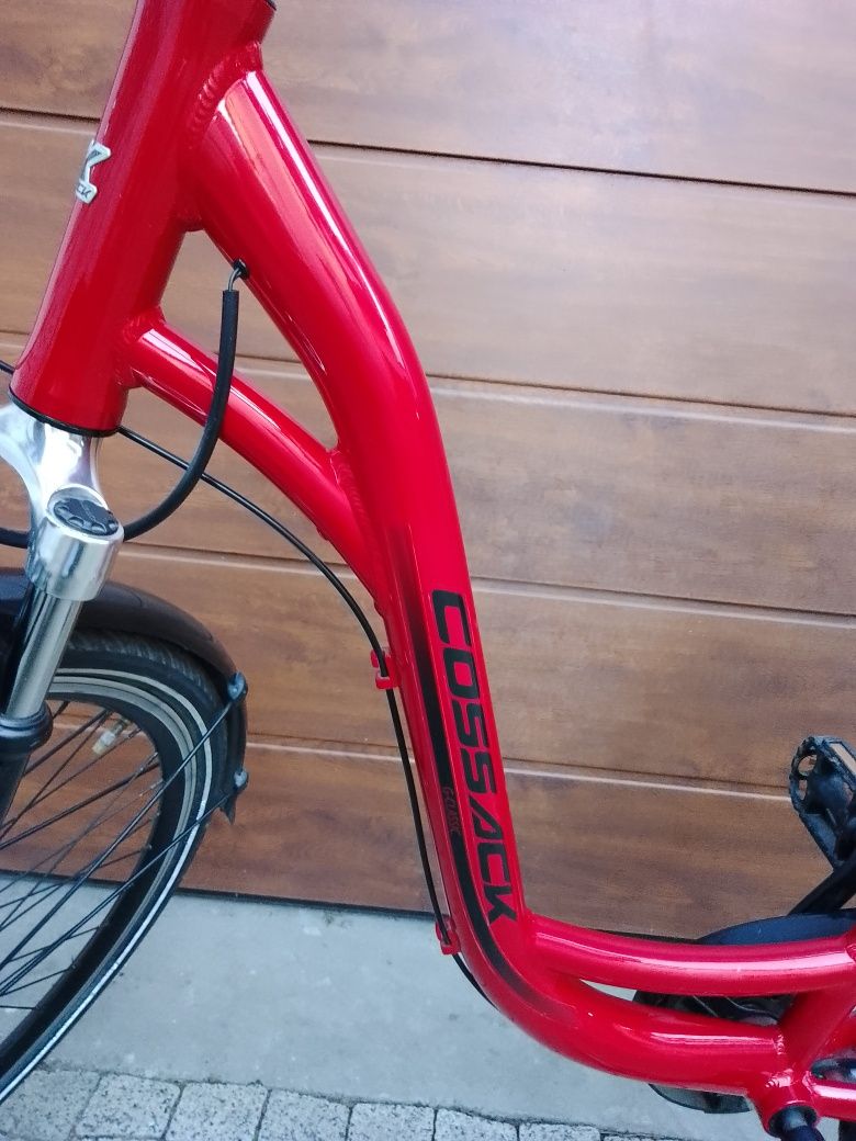 Piękny, czerwony rower miejski COSSACK
