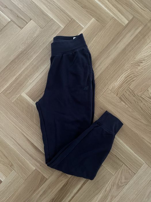 Spodnie dresowe joggers 4F XS