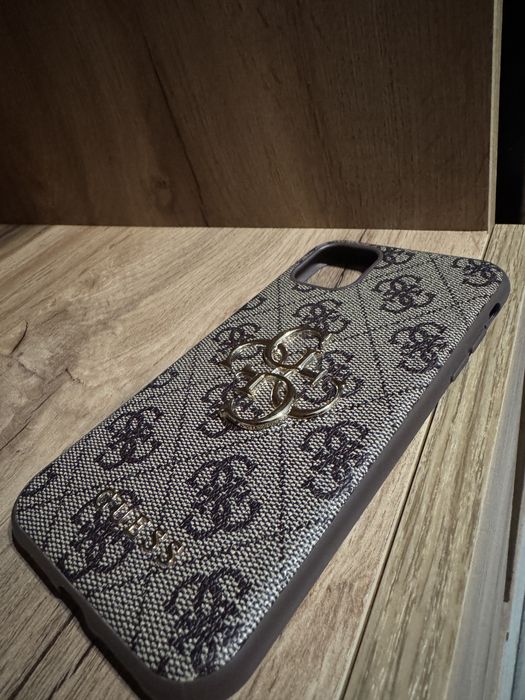 Etui GUESS Iphone 11 logowane brązowe case na telefon