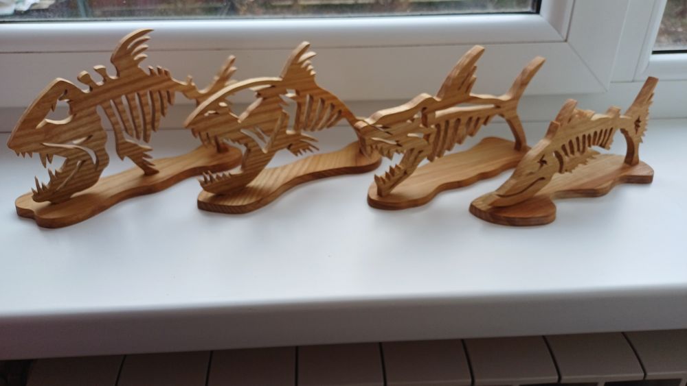 Статуетки з дерева.