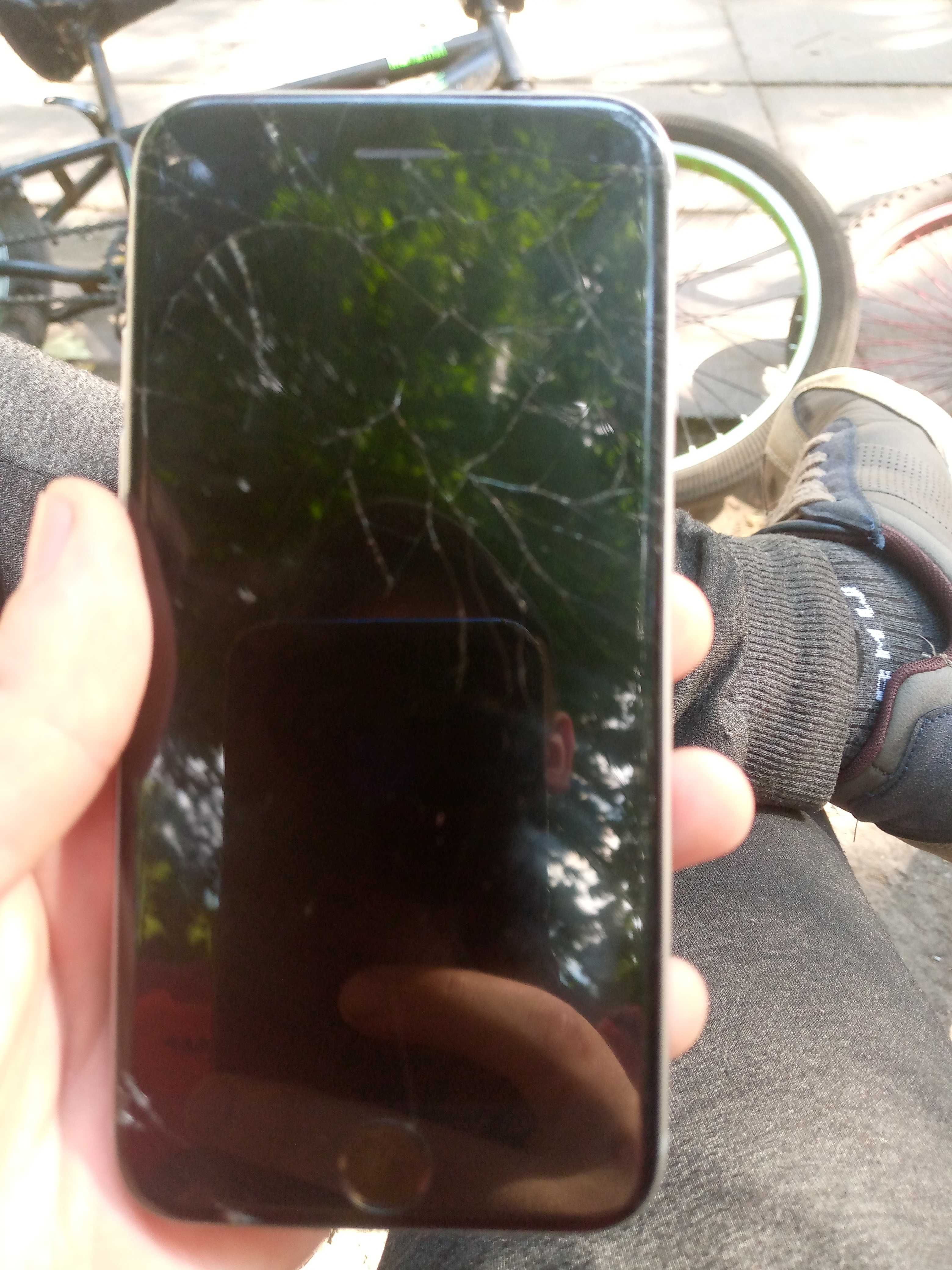 Продам IPhone 6s