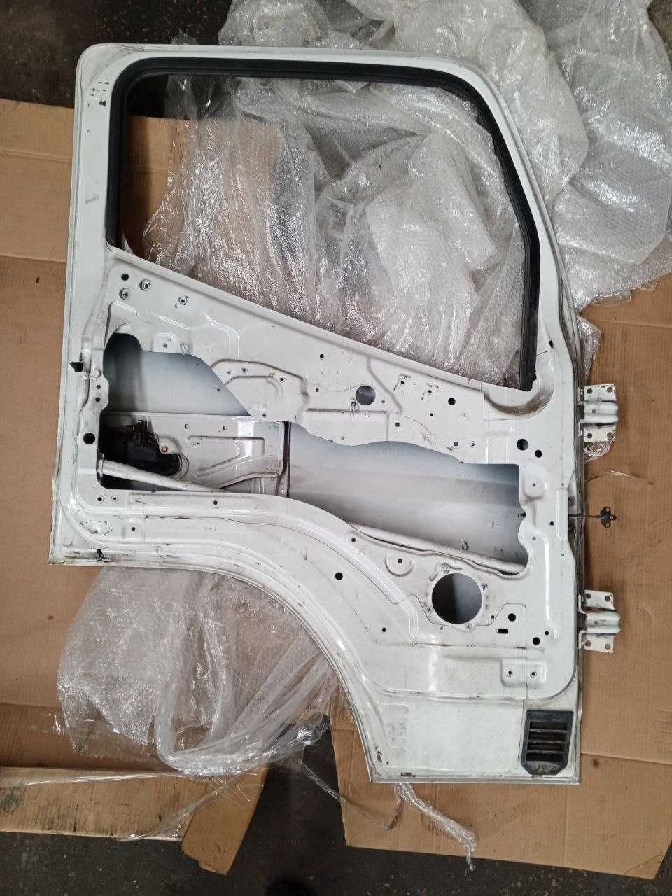 Двері Mitsubishi Fuso Canter