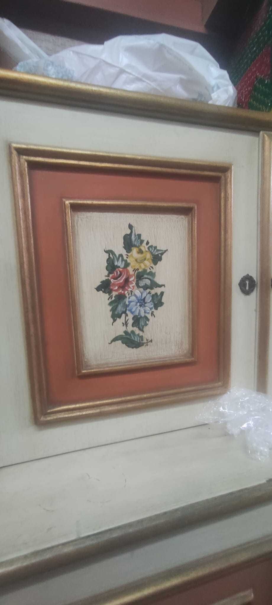 Móvel de sala vintage com pinturas manuais