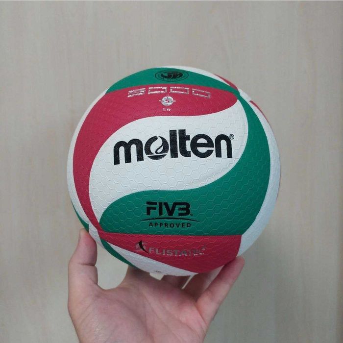 Волейбольний м'яч Molten V5M5000 (Flistatec) FIVB Official Game Ball