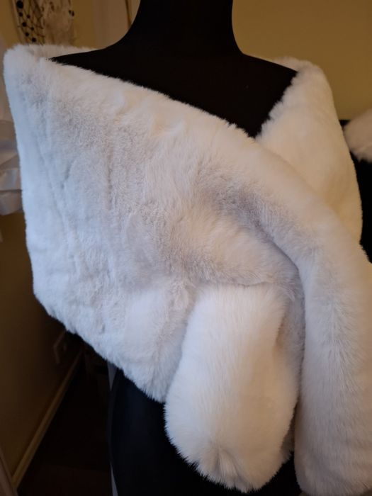 Sprzedam śliczną narzutkę ślubną