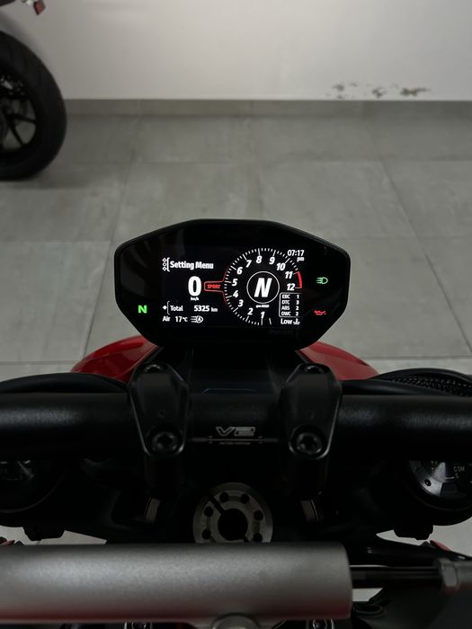 Ducati Streetfighter V2