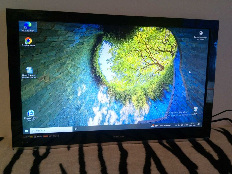 Monitor telewizor LED - 23 calowy + kabel HDMI