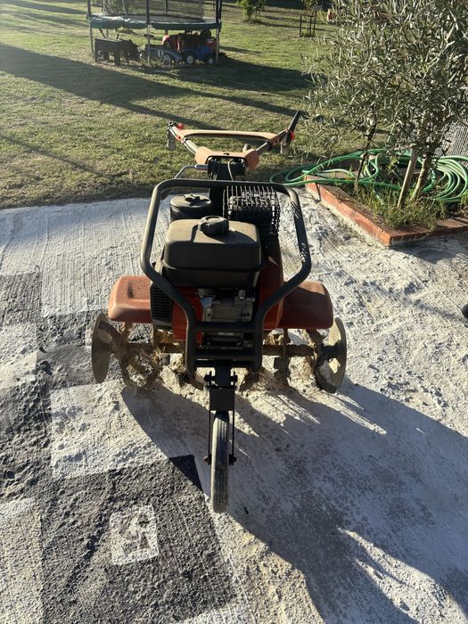 Motocultivadora Husqvarna TF 230 como nova