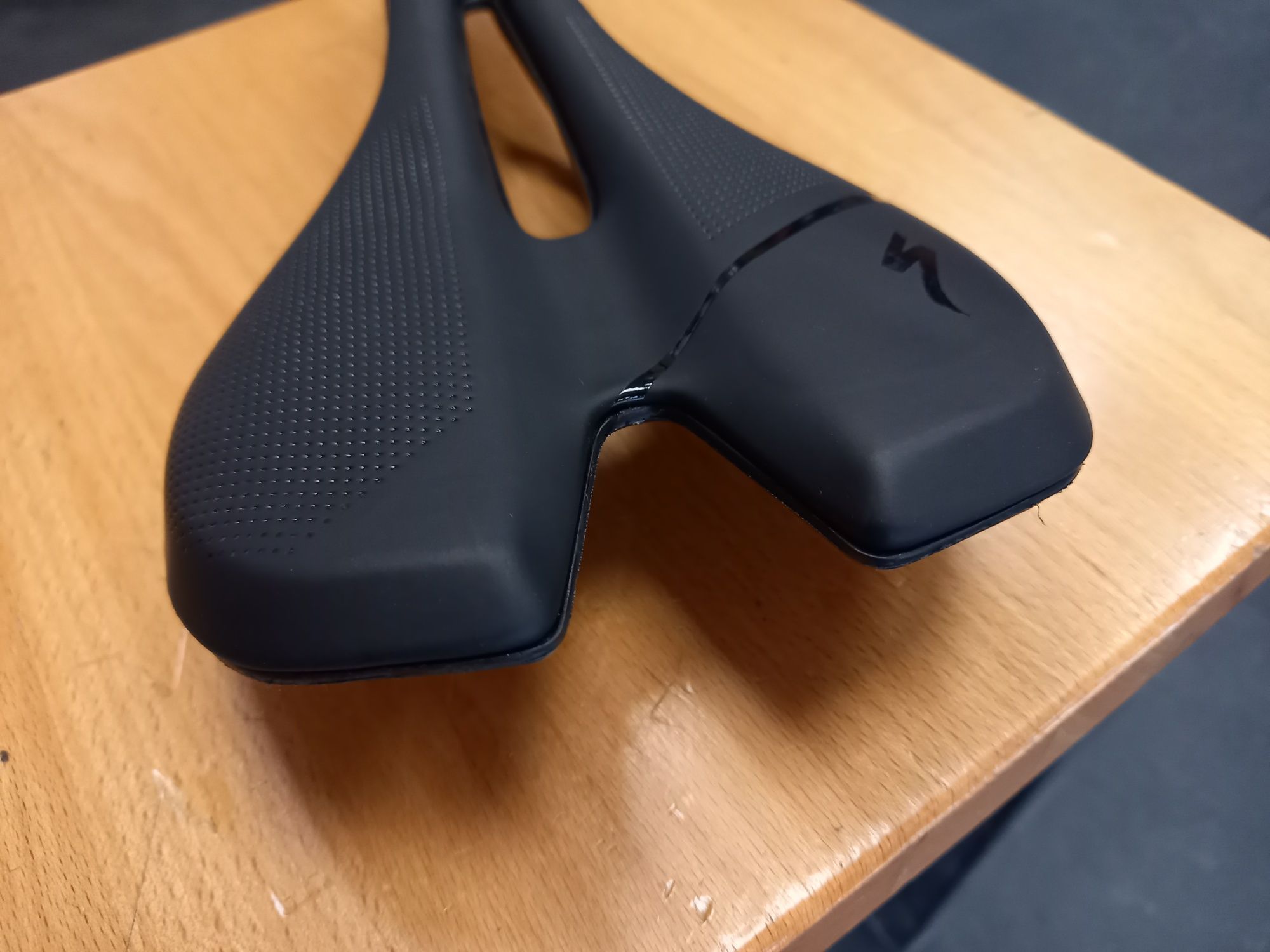 Siodełko Specialized Toupe Cro-mo 143mm  z nowego roweru!