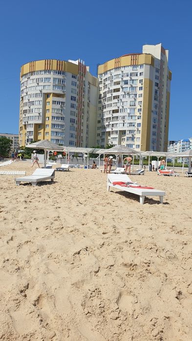 Простора новобудова, центр. митниця, Героїв Дніпра, набережна.