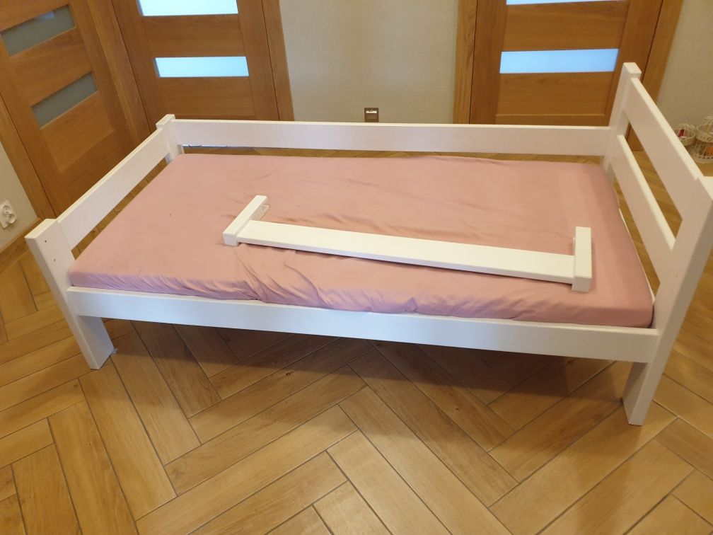 Łóżko 80x160 białe drewniane zdejmowana barierka materac