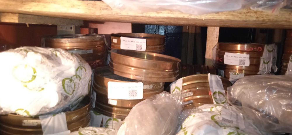 Syndyk sprzeda zestaw sit mosiężnych NAGEMA śr. 20,5 cm wys. 5,5 cm