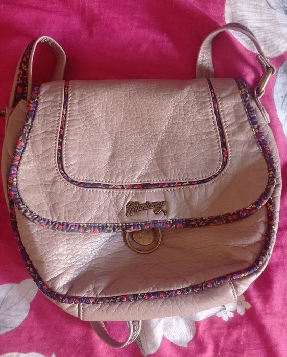 Продаю стильну жіночу сумку Mantaray Floral Inlay Saddle, ідеальна