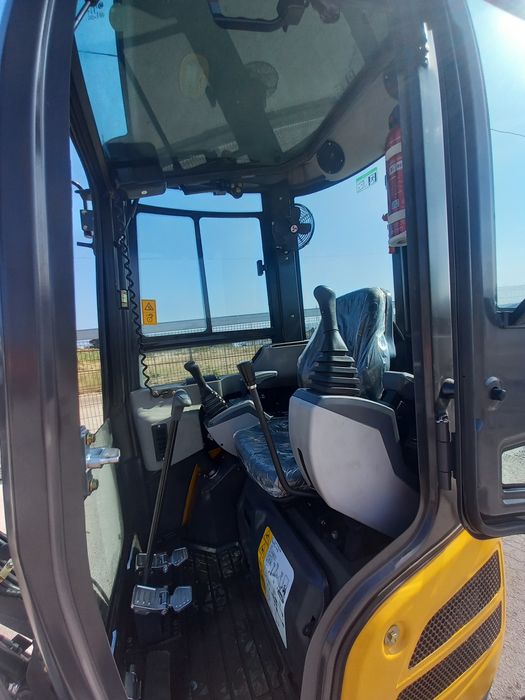 Mini Escavadora 2Ton com motor Yanmar

Nova 2025

Certificado CE
3 bal