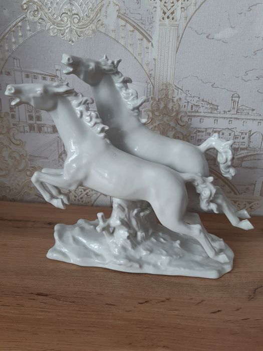 Продам парцелянову статуетку "Коні". Німеччина