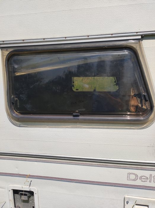 Delta 590 -4 przyczepa kempingowa szyba okno zaczep drzwi lodówka