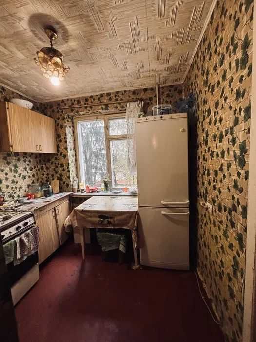 2к квартира на середньому поверсі!