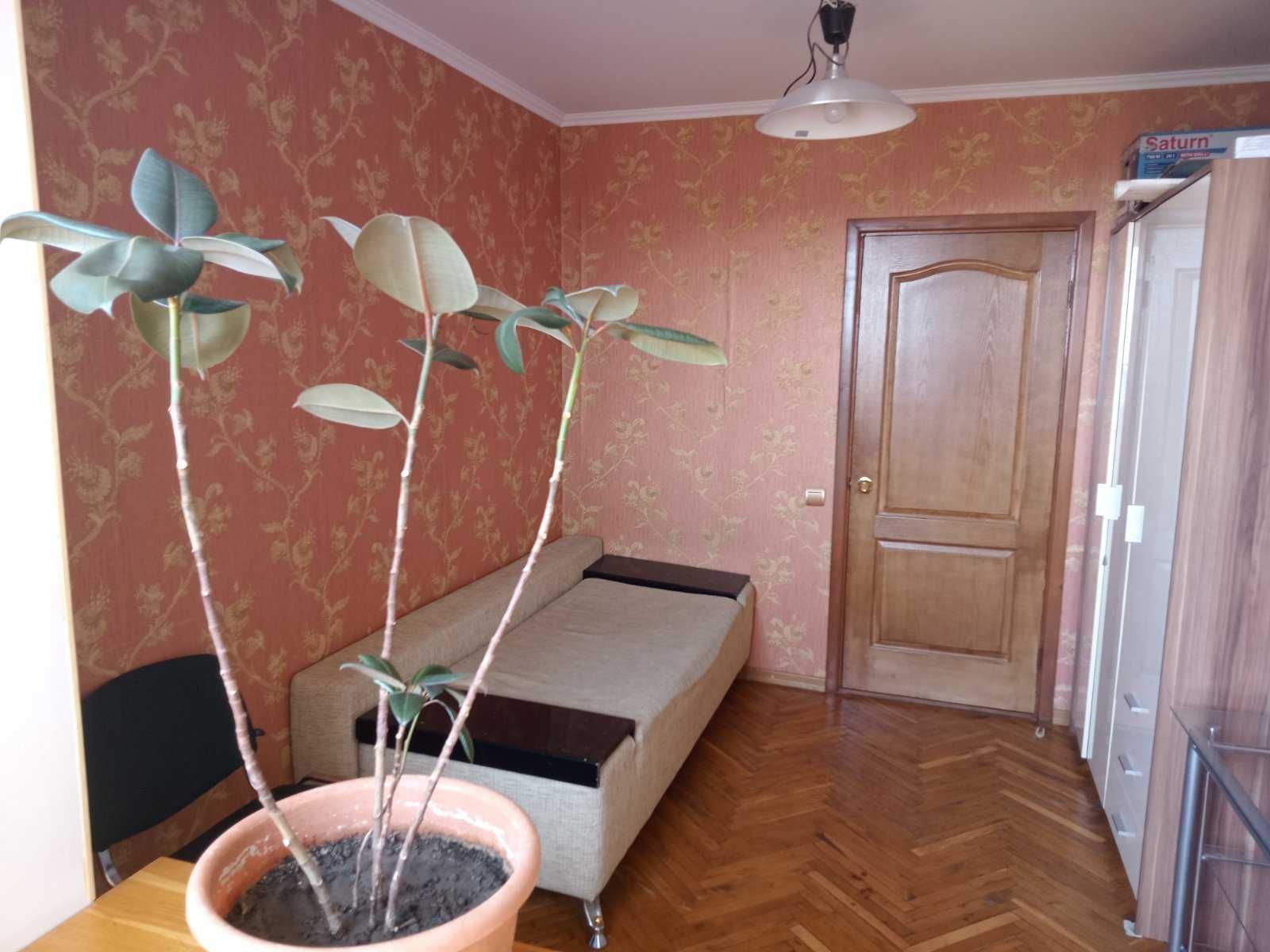 продам 3-х комнатную квартиру от собственника, 11 эт. 12-и эт. дома