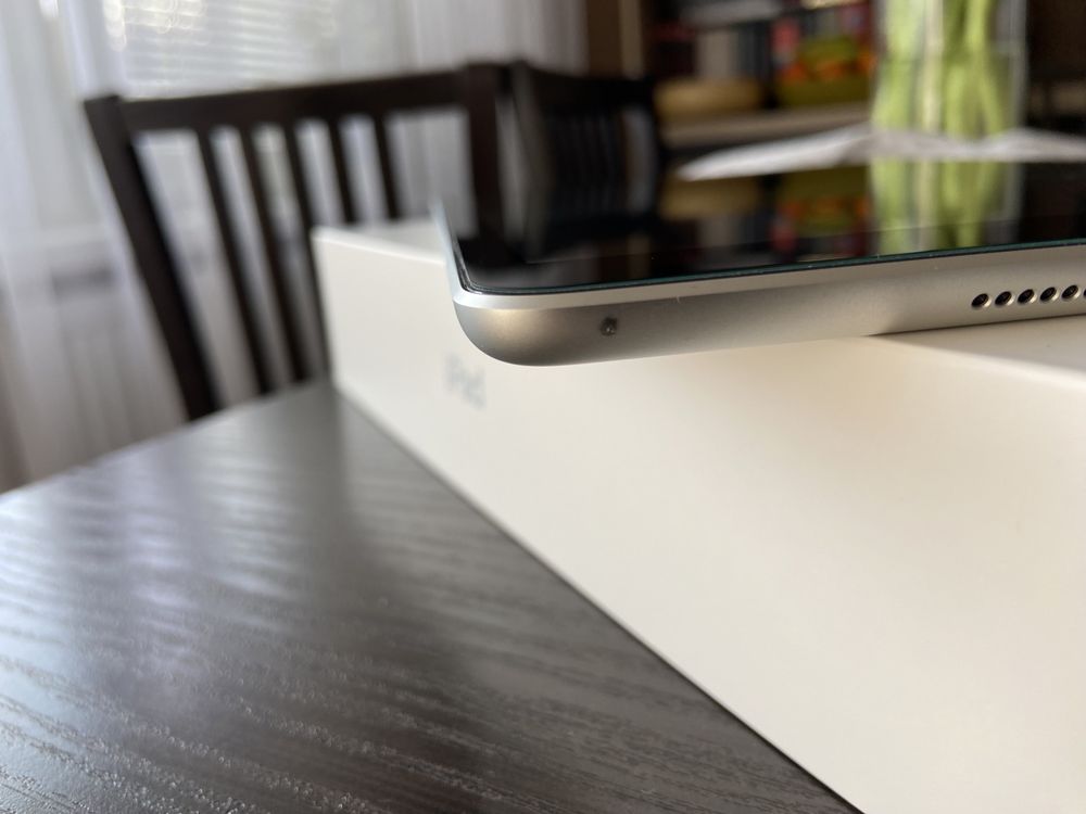 iPad 9 generacji 10.2" 64 GB gwiezdna szarość ze szkłem hartowanym