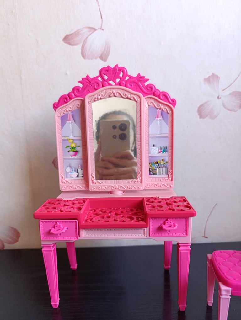 Sprzedam toaletka dla Barbie księżniczka