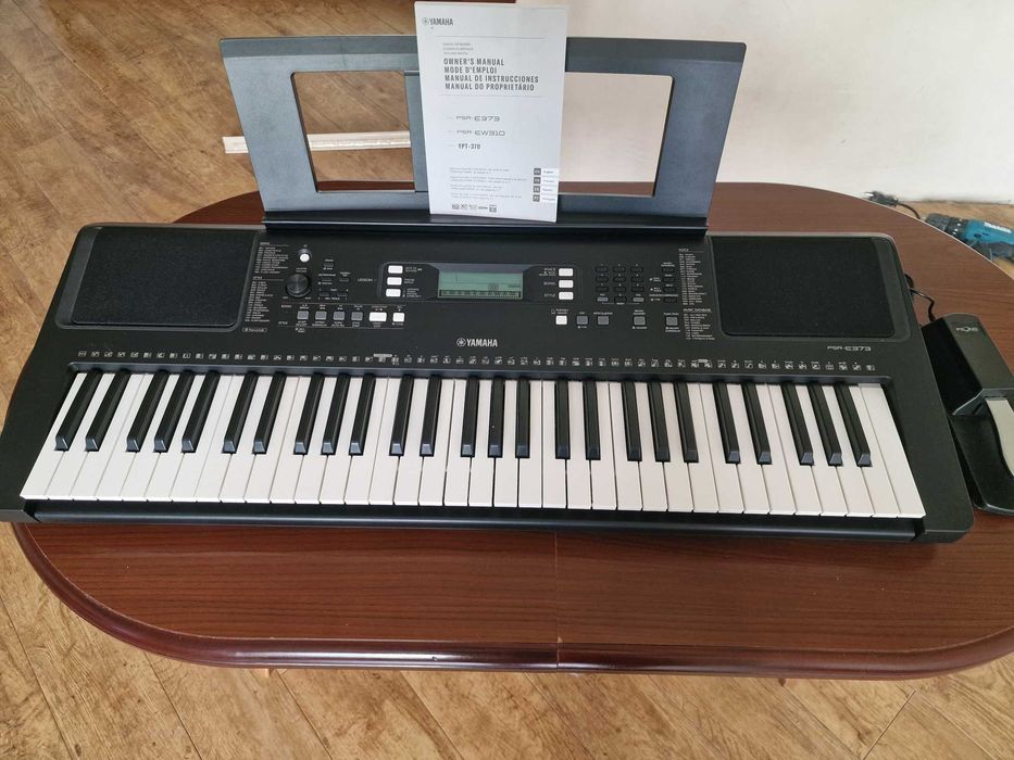 Синтезатор Yamaha PSR-E373, блок живлення, пюпітр.