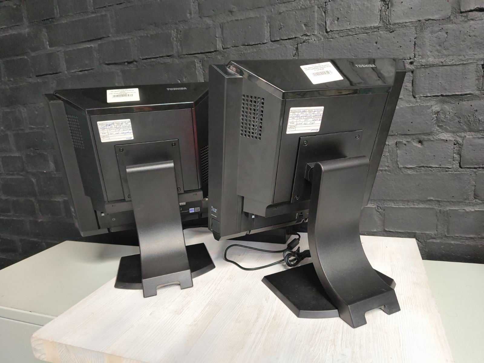 В кількості POS термінали Toshiba 6140-145 + гарантія