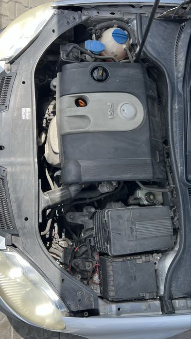 Golf V 1.4 FSI com 100 mil km