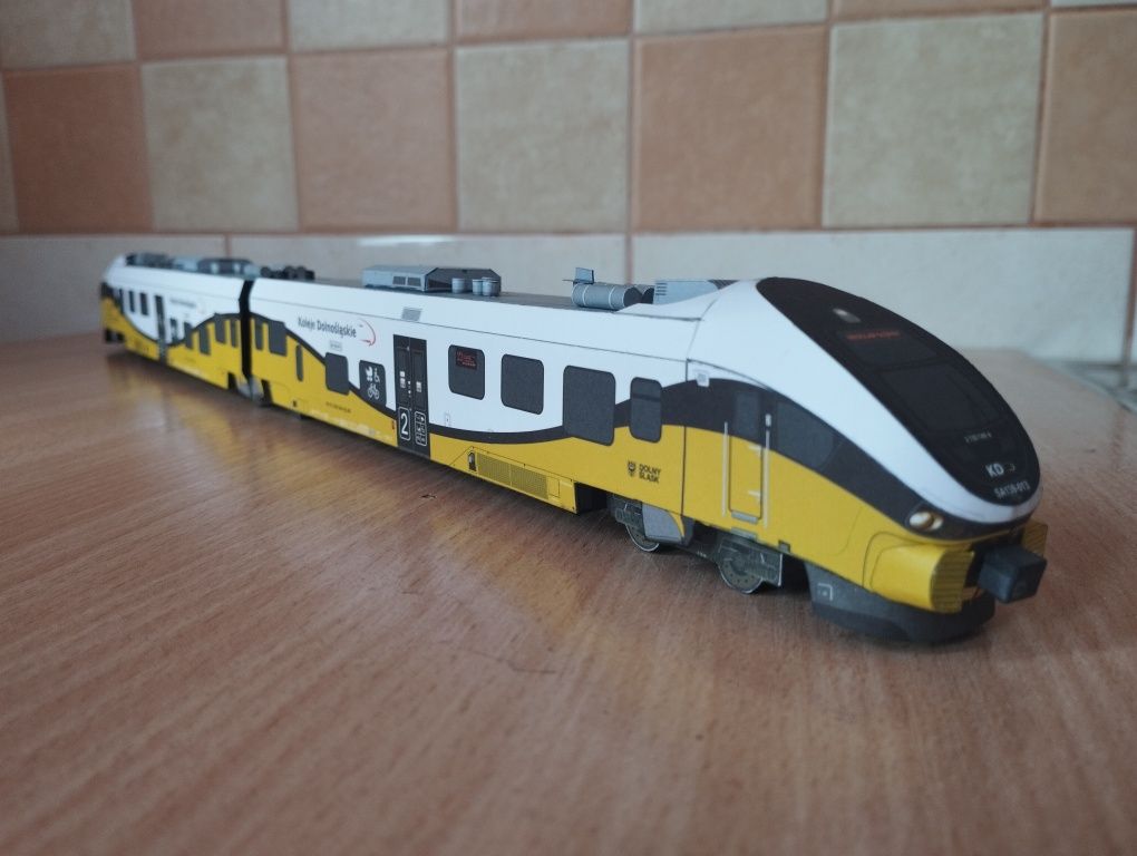 Model kartonowy zabawka pociąg miejski autobus szynowy PESA Link Kolej