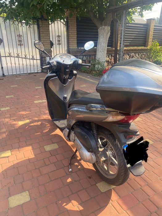 Продам скутер Хонда sh 125