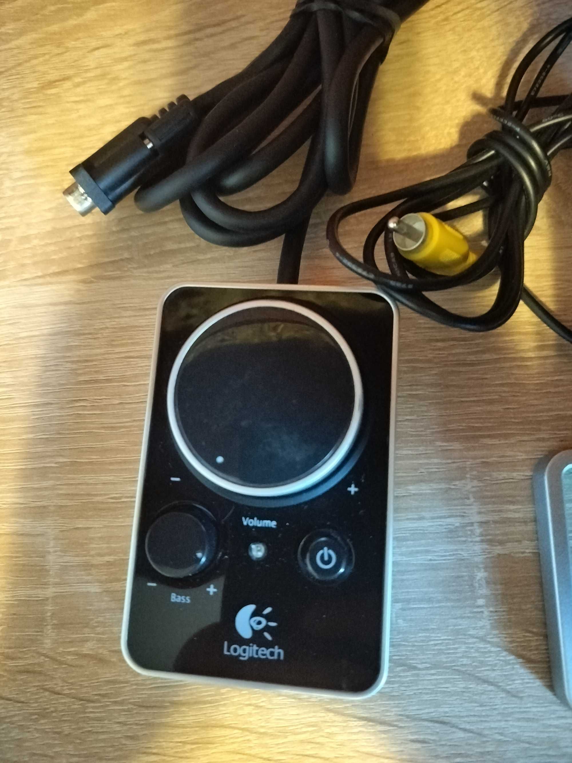 Głośniki komputerowe 2.1 Logitech Z4. W 100% sprawne.Gratis bluetooth.