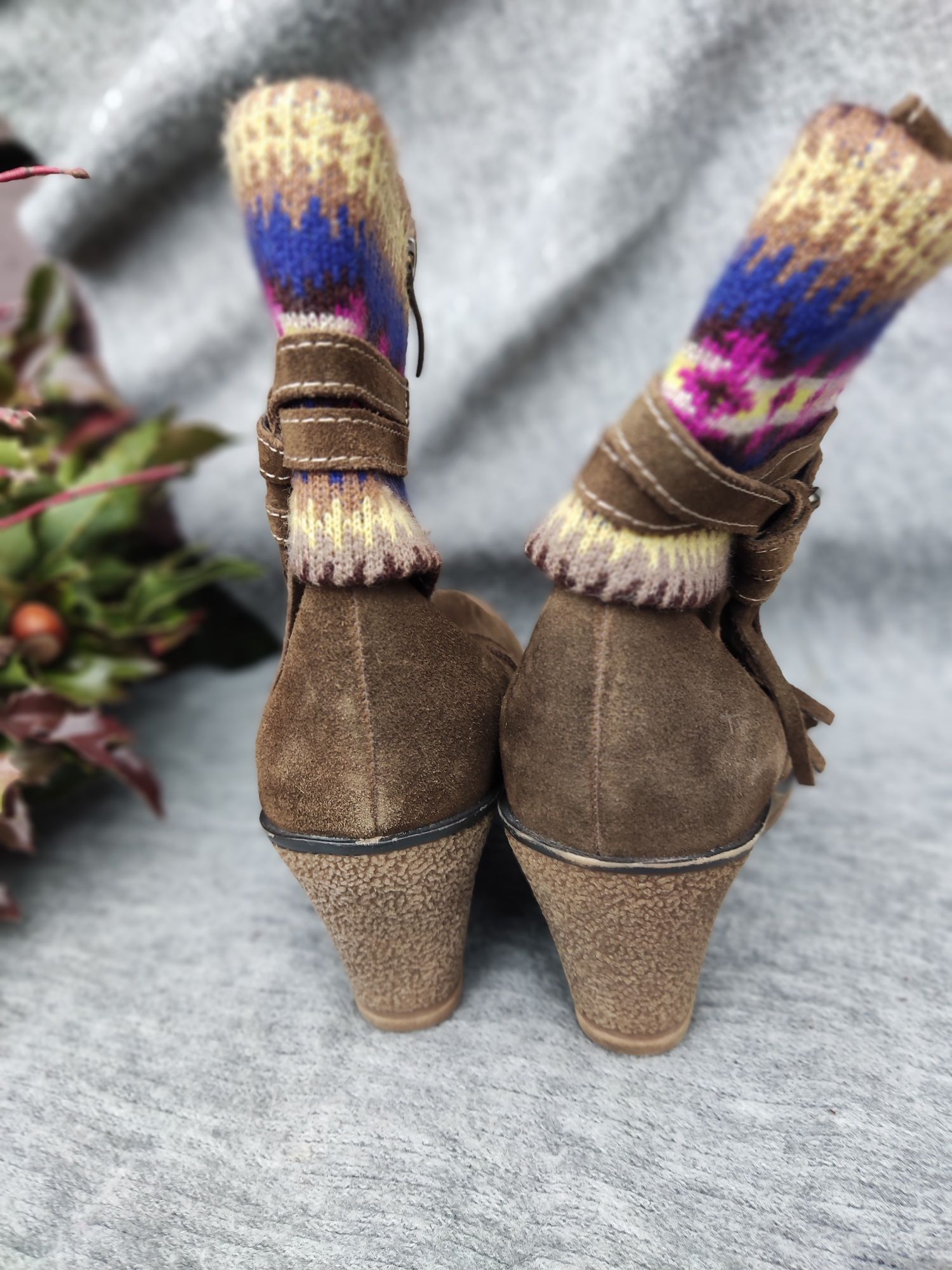 Buty zamszowe wiosenne z wzorem
