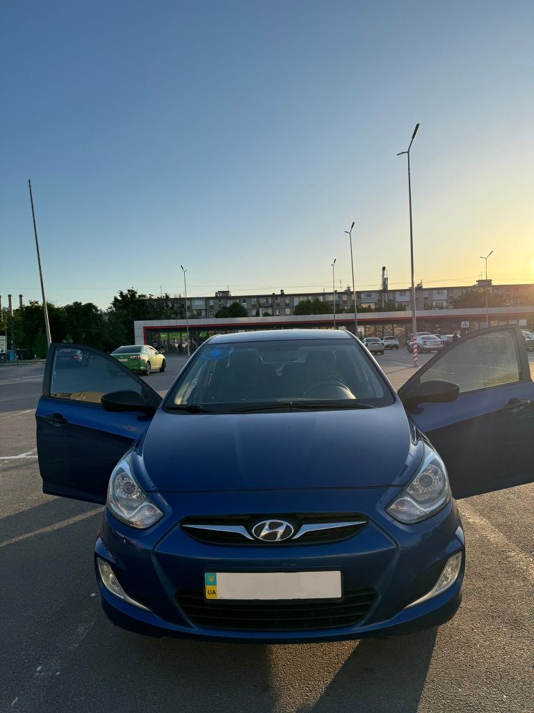 Hyundai, Accent,конца 2011 года,125 тыс пробег.