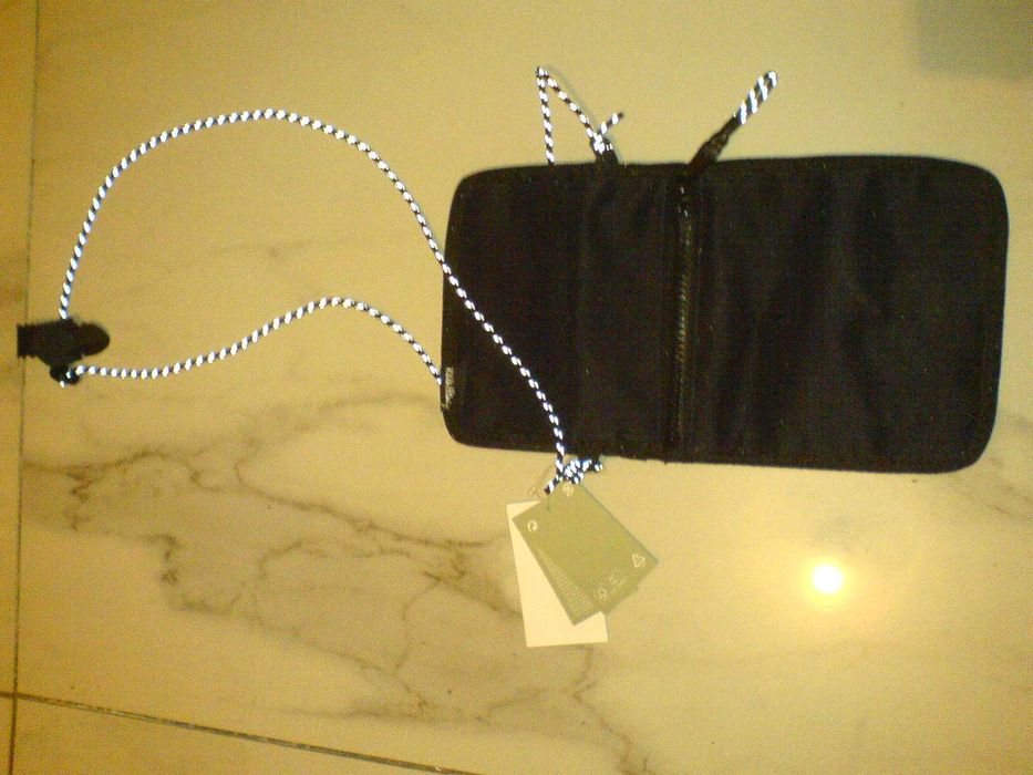 Saszetka Etui Portfel na Szyję Paszport kartabank banknoty do podróży