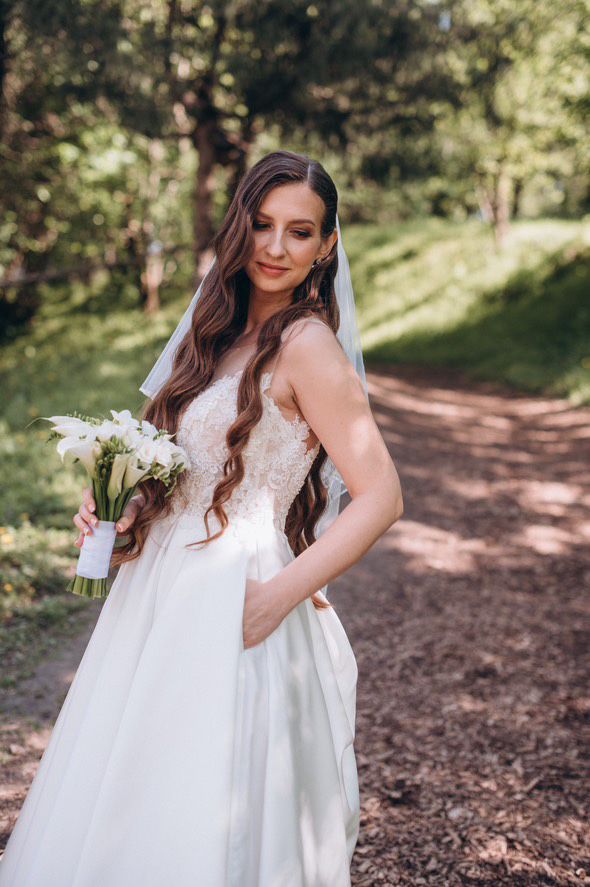 Шикарна весільна  сукня
