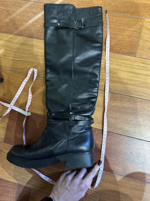 Продаю чорні жіночі чоботи 38 розміру