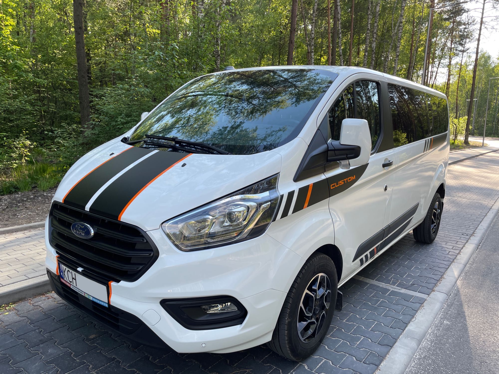 Wynajem busa 9 osobowego Ford Transit Custom – wakacje 2025 Trzebinia