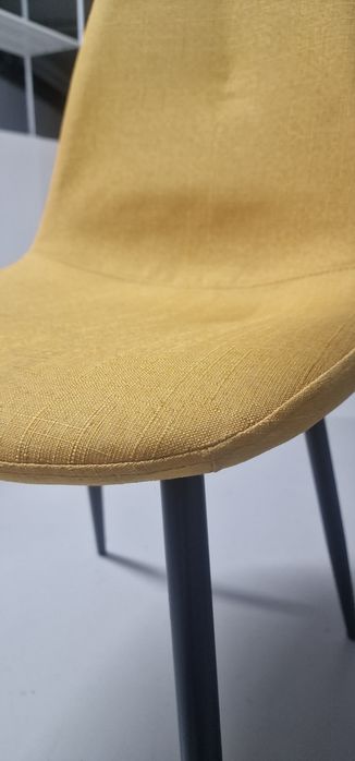 4 Cadeiras amarelas com pernas em metal preto (preço unitário)