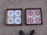 2 quadros com azulejos antigos