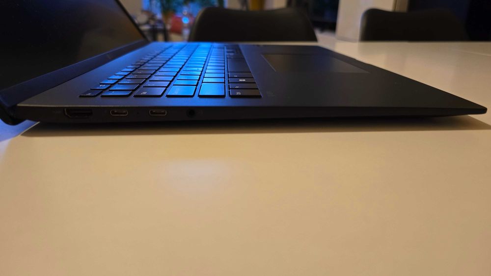 Laptop LG GRAM 15Z90Q bardzo lekki i5 16GB RAM czarny