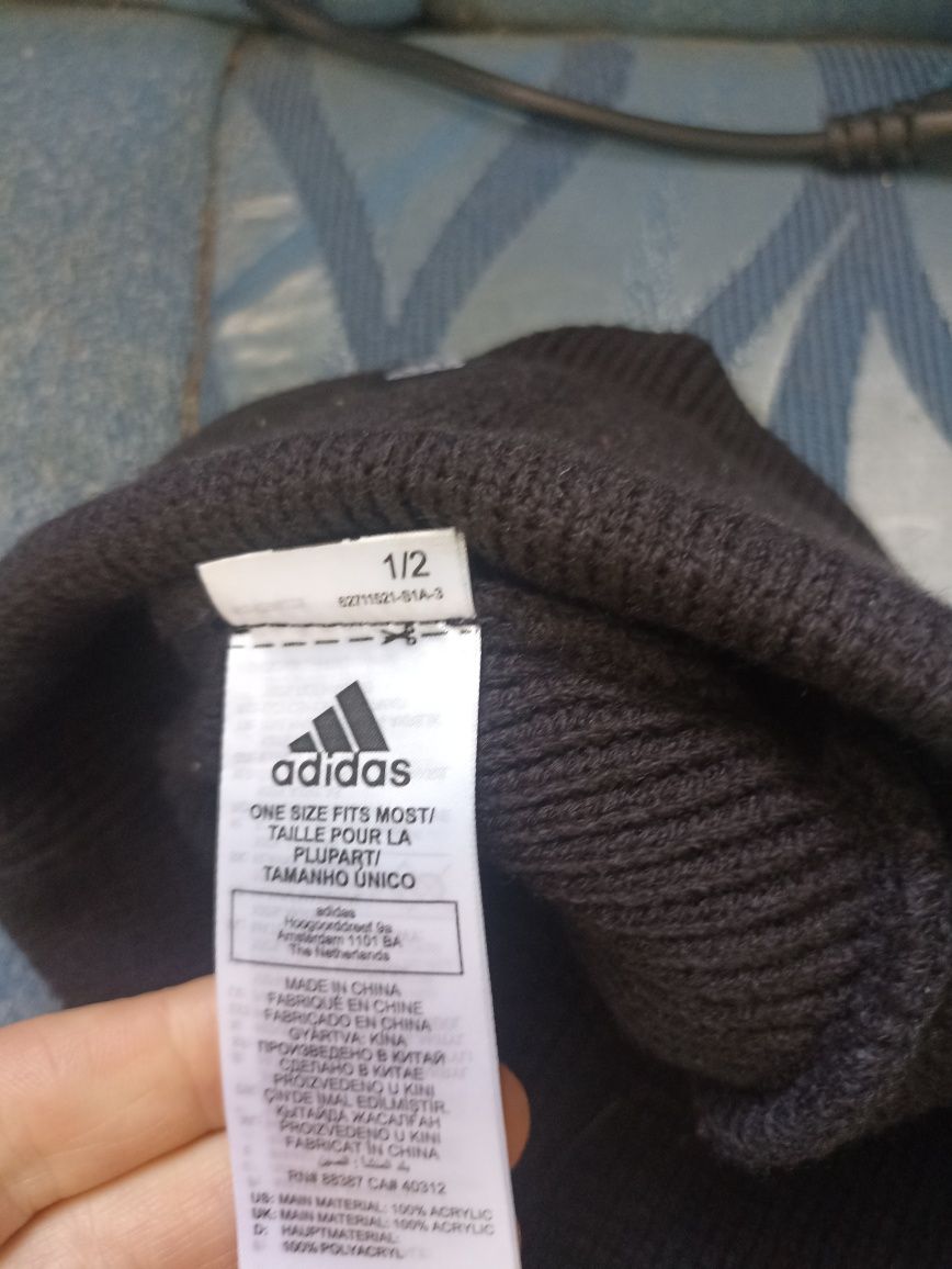 Продам шапку орігінал адідас
