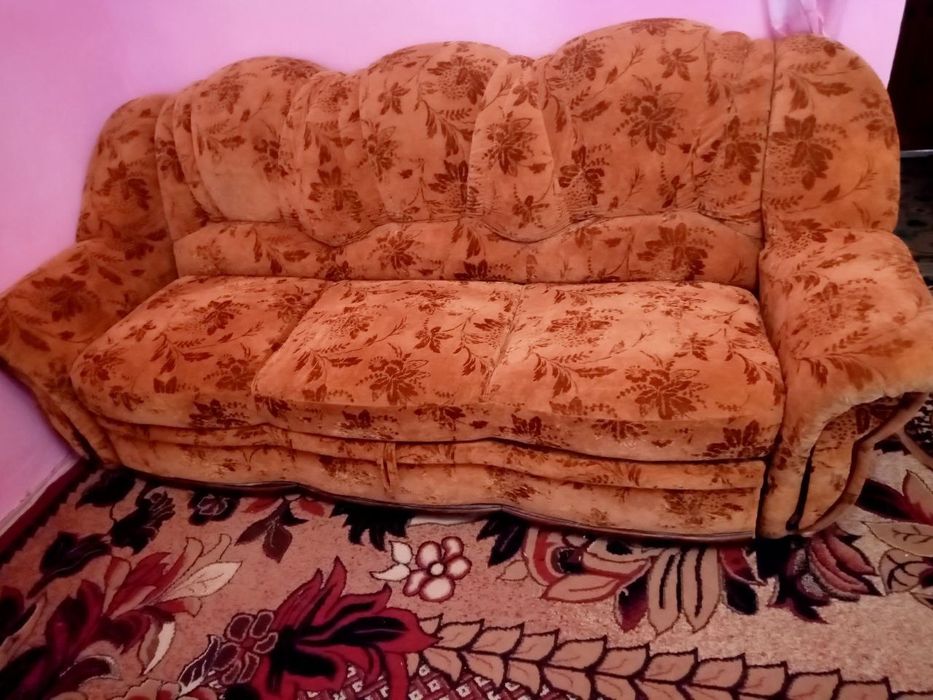 Розкладний диван у хорошому стані