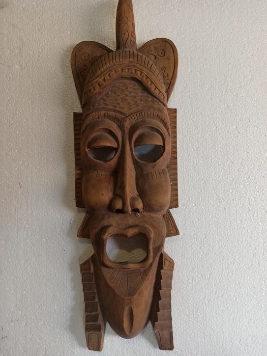 Маска из дерева резьбленая