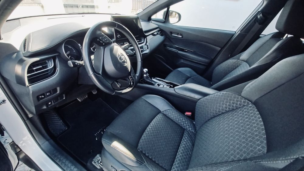 Toyota C-HR 1.8 Hybrid Square Collection